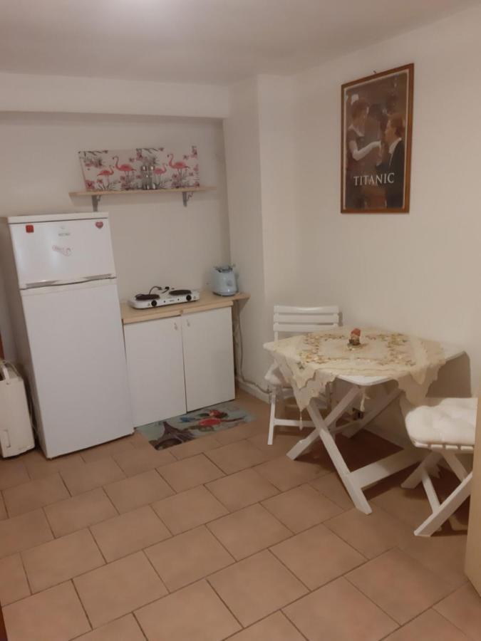 Double Room Фучекио Екстериор снимка